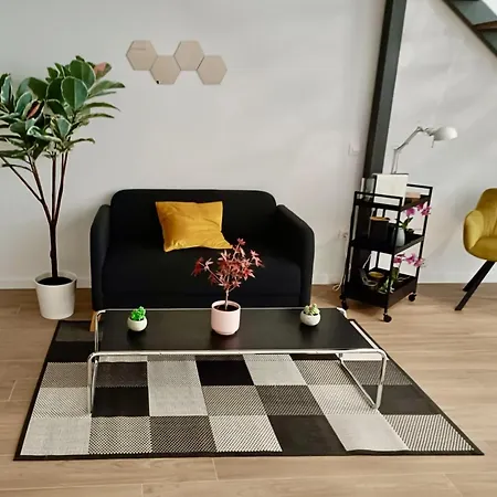 Stylish Loft In Vibrant Apartman *