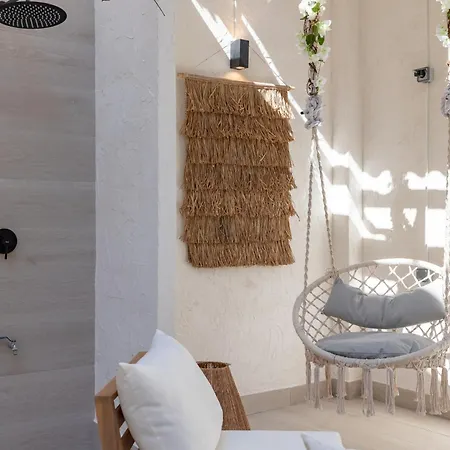 Con Piscina Y Terraza