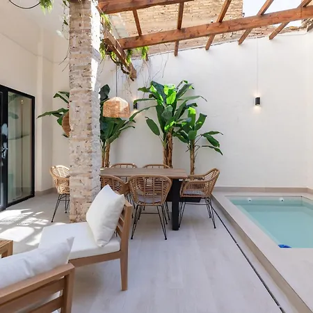 Con Piscina Y Terraza *