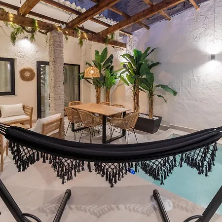 Con Piscina Y Terraza