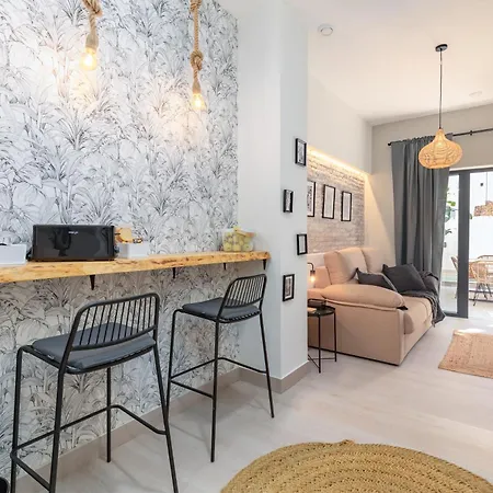 Con Piscina Y Terraza *