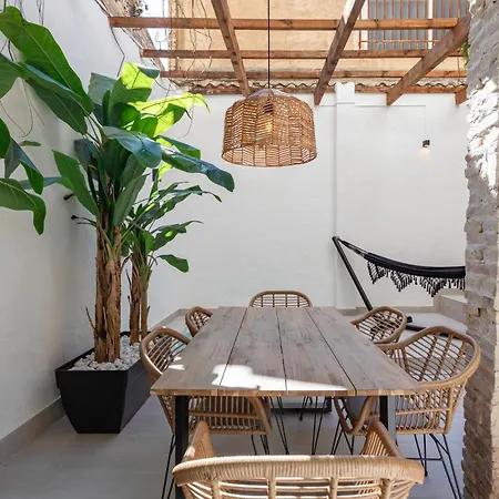 Con Piscina Y Terraza