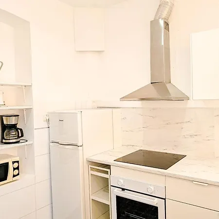 Cosy Apartment With Balcony Between Beach & Center 6P