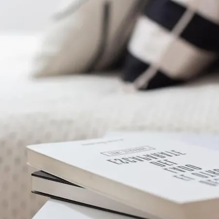 Vlc Host - Manya Valencia