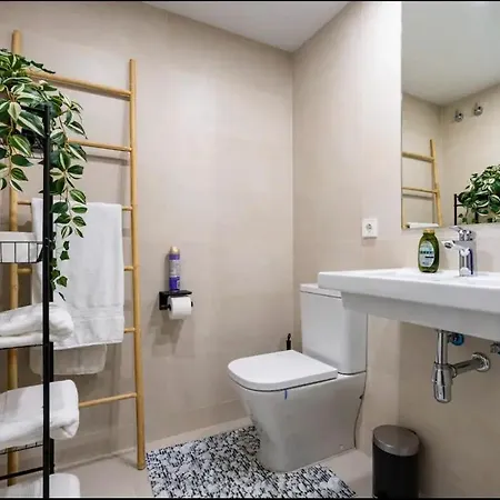 Time Suits With Beautiful View And Pool Appartement Valence