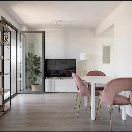 Time Suits With Beautiful View And Pool Appartement Valence