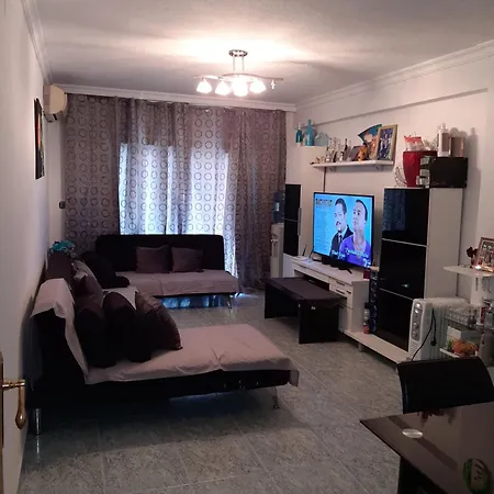 Grande En Piso Compartido Con 2 Adultos