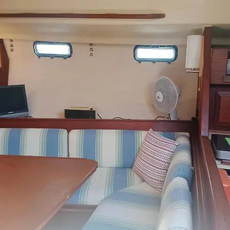 Botel Velero Whimsy *