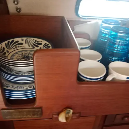 Botel Velero Whimsy Valencia