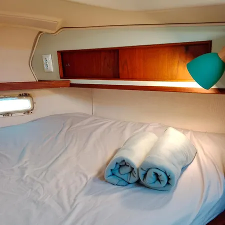 Velero Whimsy Hotel en barco *