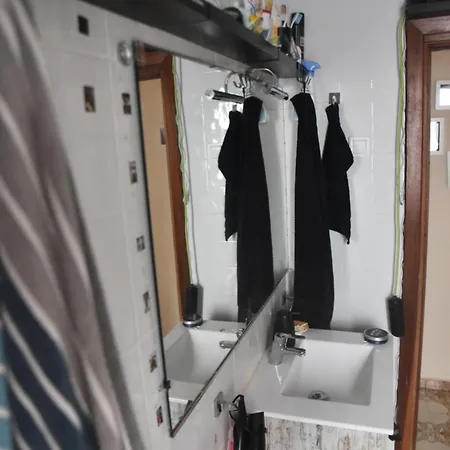 Apartment Kleines Gemuetliches Zimmer In Gemeinsamer Wohnung Mit Geteiltem Bad *