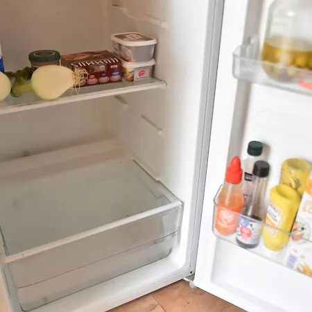 Apartment Kleines Gemuetliches Zimmer In Gemeinsamer Wohnung Mit Geteiltem Bad *