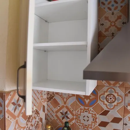 Apartment Kleines Gemuetliches Zimmer In Gemeinsamer Wohnung Mit Geteiltem Bad Valencia