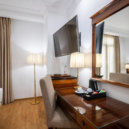 Melia Plaza Hotell 4*