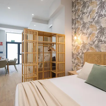 Florit Flats - Trafalgar Arts & Port Apartment