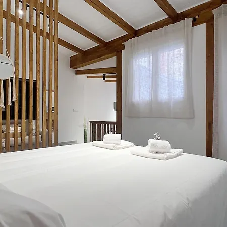 Encantador Vigas De Madera Apartment