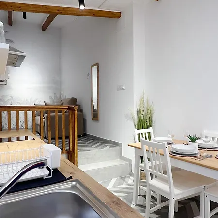 Encantador Vigas De Madera Apartment