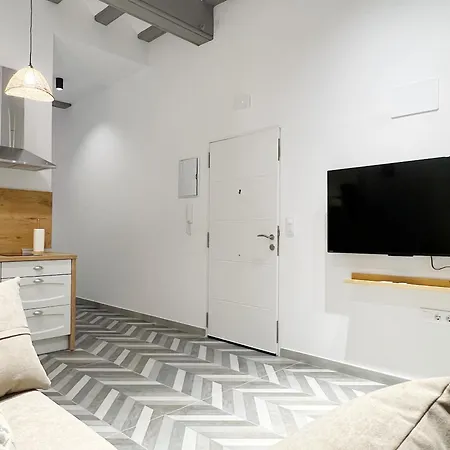Encantador Vigas De Madera Apartamento
