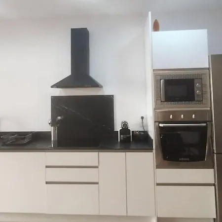 Elegante Bajo En *