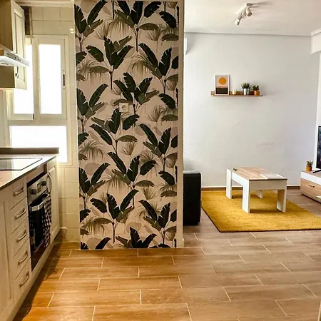 Muy Cerca De La Estacion De Tren * Valencia