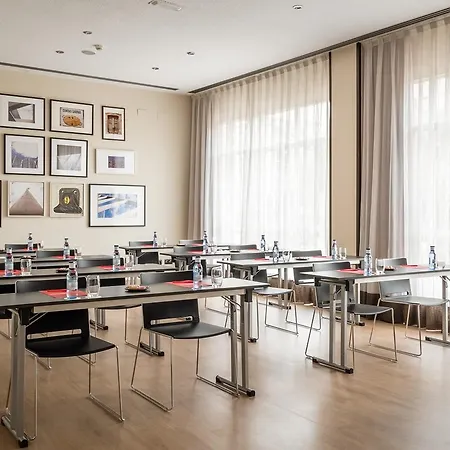 瓦伦西亚媒介酒店 4* 瓦伦西亚