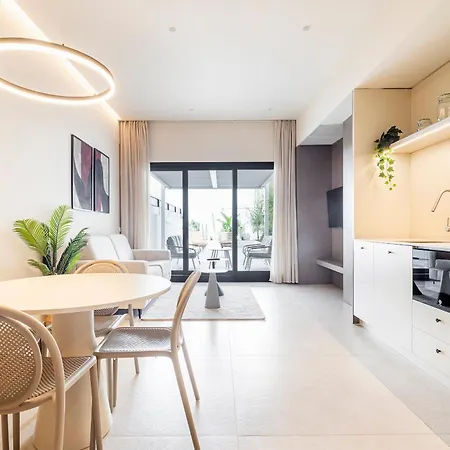 Valencia Guest North Station Pen Suites Apartment