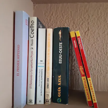 Kleines Gemuetliches Zimmer In Gemeinsamer Wohnung Mit Geteiltem Bad * Valencia