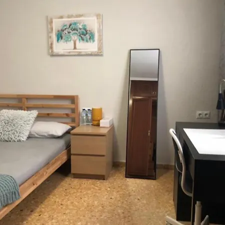 Near The Cabanyal And Universities Δωμάτια σε οικογενειακή κατοικία Βαλένθια
