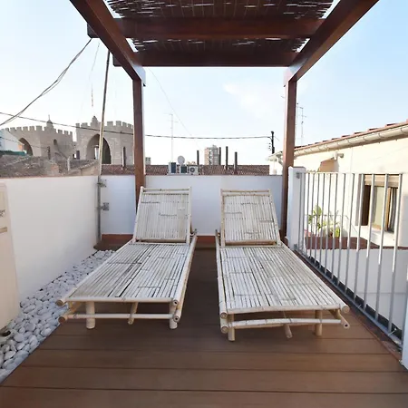 Gran Con Terraza Cerca A Torres De Serrano דירה *