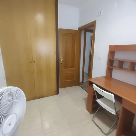 Planta Baja Bien Comunicada Cerca De La Playa *