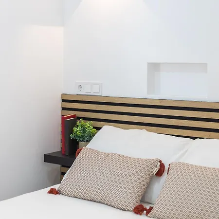 2 Habitaciones, 2 Banos Y Aire Acondicionado *
