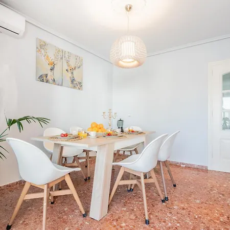 Familiar En Avenida Del Puerto * Valencia