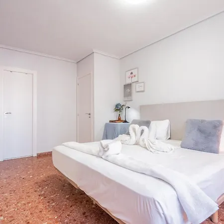 Familiar En Avenida Del Puerto * Valencia