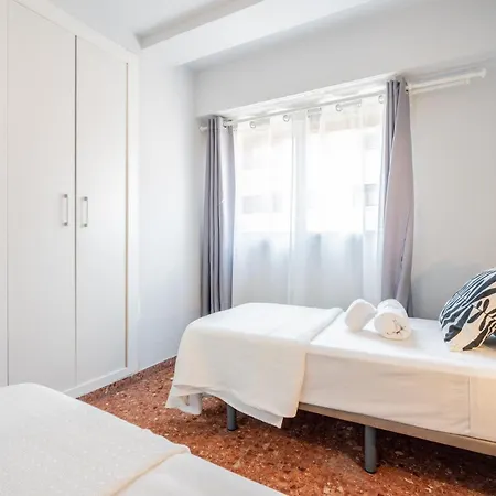 Familiar En Avenida Del Puerto Valencia