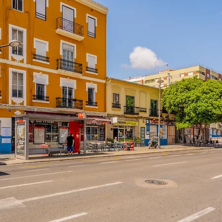 Familiar En Avenida Del Puerto * Valencia