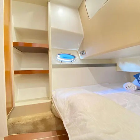 The Yacht Experience Botel Valenza