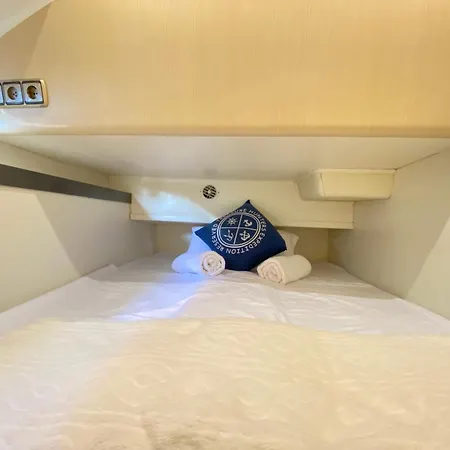 The Yacht Experience Bateau-hôtel
