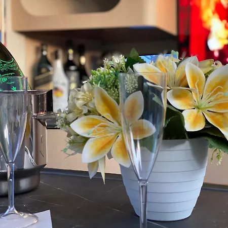 Botel The Yacht Experience Valenza