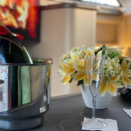 Botel The Yacht Experience