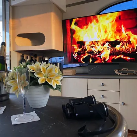 The Yacht Experience Botel *