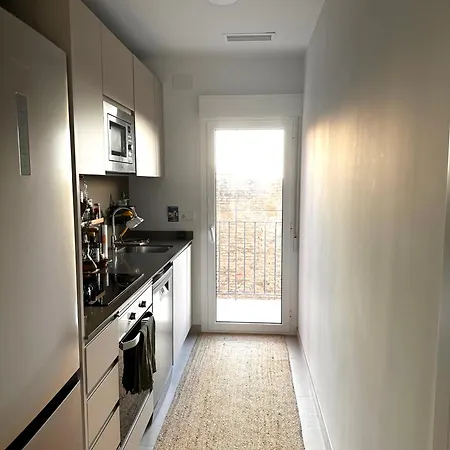 Private With Private Bathroom In Valensiya