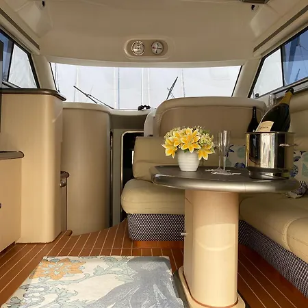 The Yacht Experience Botel *