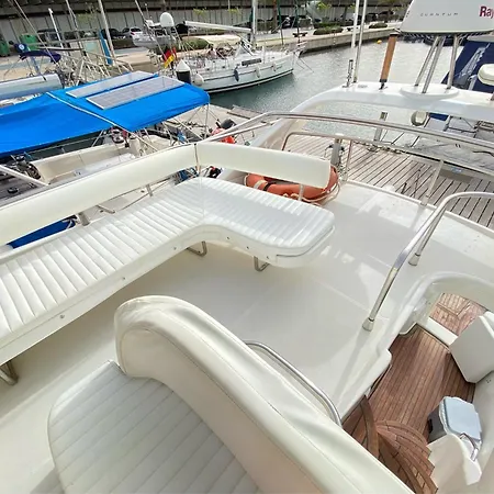 The Yacht Experience Botel *