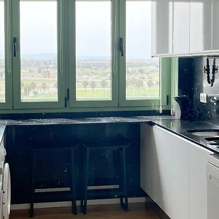 Stylish Well-connected Beachfront Flat Lejlighed