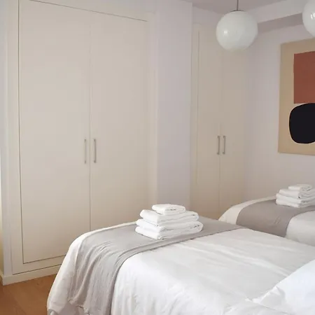 Stylish Well-connected Beachfront Flat *