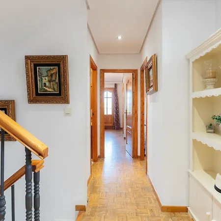 Chalet, Rodeada De Naturaleza Piscina A Doce Klm De Y 7 Del Aeropuerto בית נופש ולנסיה