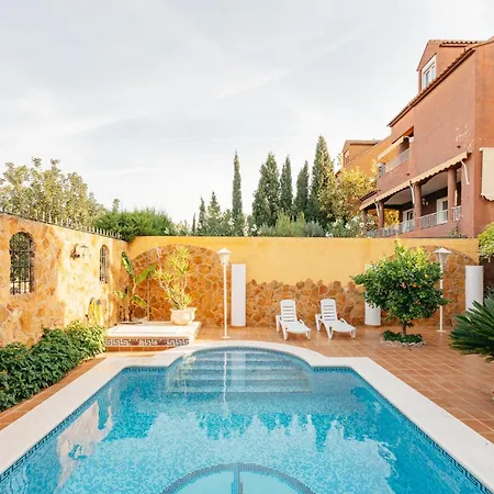 Chalet, Rodeada De Naturaleza Piscina A Doce Klm De Y 7 Del Aeropuerto