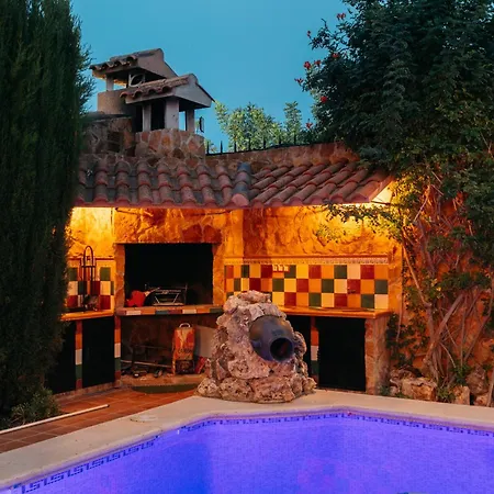 Chalet, Rodeada De Naturaleza Piscina A Doce Klm De Y 7 Del Aeropuerto Casa de Férias