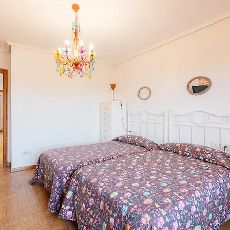 בית נופש Chalet, Rodeada De Naturaleza Piscina A Doce Klm De Y 7 Del Aeropuerto