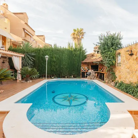 Chalet, Rodeada De Naturaleza Piscina A Doce Klm De Y 7 Del Aeropuerto בית נופש